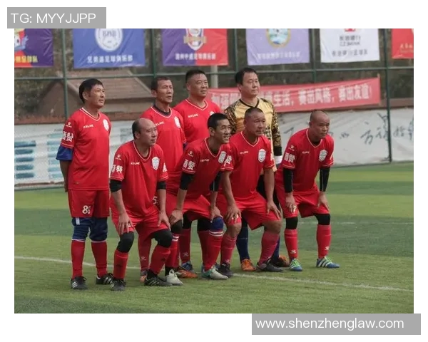 足球传奇白发风采集：从青春到银发的时光印记与荣耀回忆